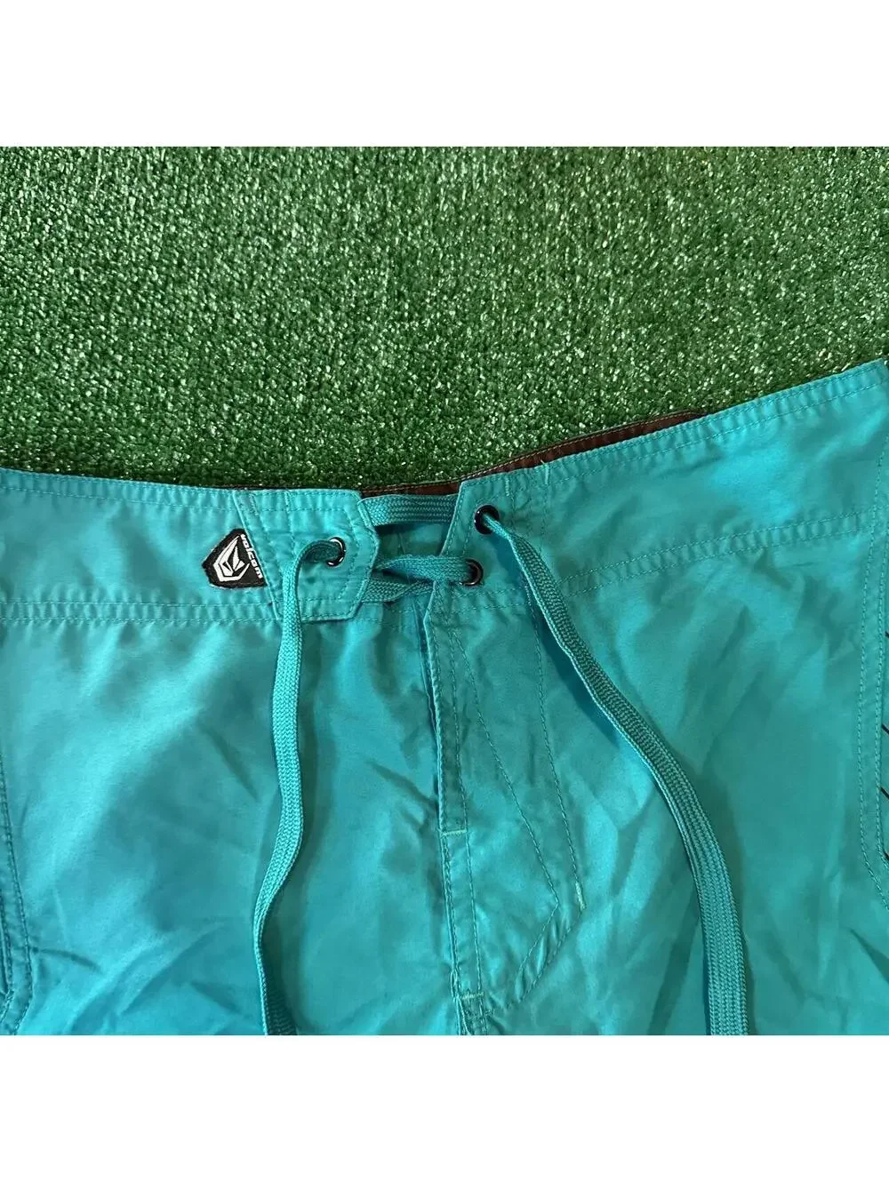 vtg y2k Volcom Mens Turquoise Boardshorts with graphic side details